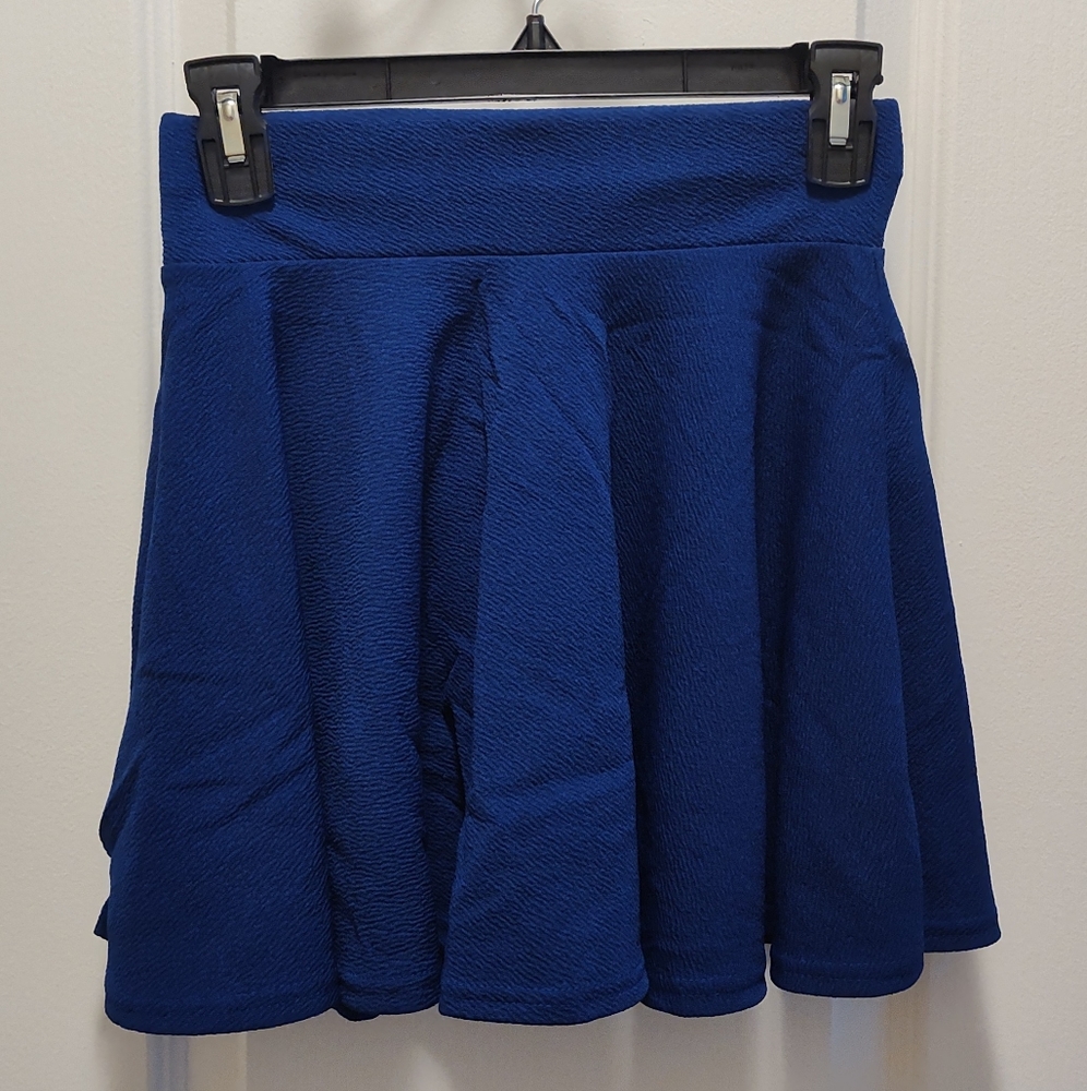 3 smooth waisted short pleated skater skirts (no shorts underneath) never worn - Picture 2 of 8